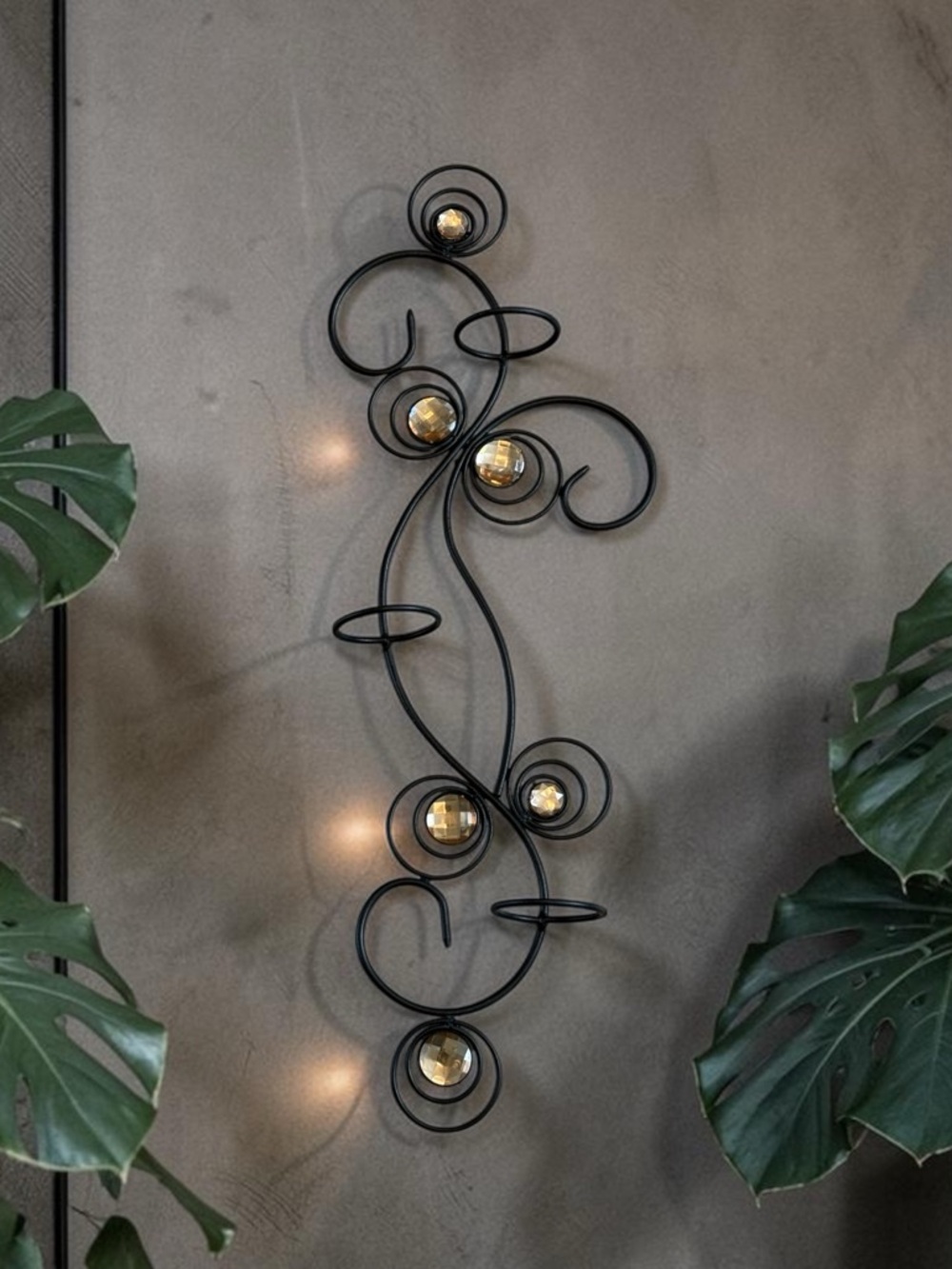 🫶🏻 Vintage Black Metal Swirl Wall Sconce with Gold Accents